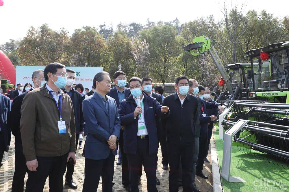 科技鑄翼農(nóng) 調(diào)研促振興——安徽省副省長張曙光一行深入中聯(lián)農(nóng)機技術(shù)開發(fā)一線調(diào)研